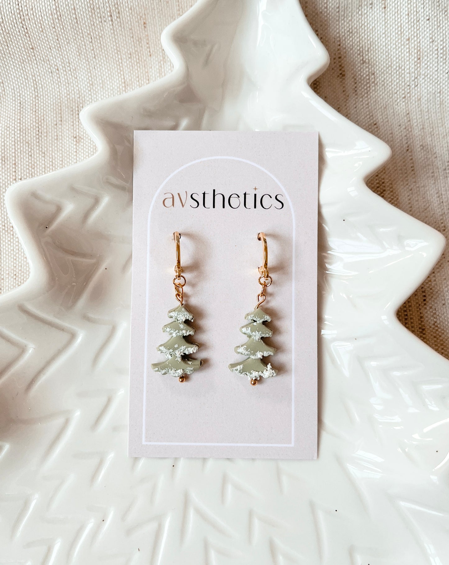 Snow-dusted Pine Huggies