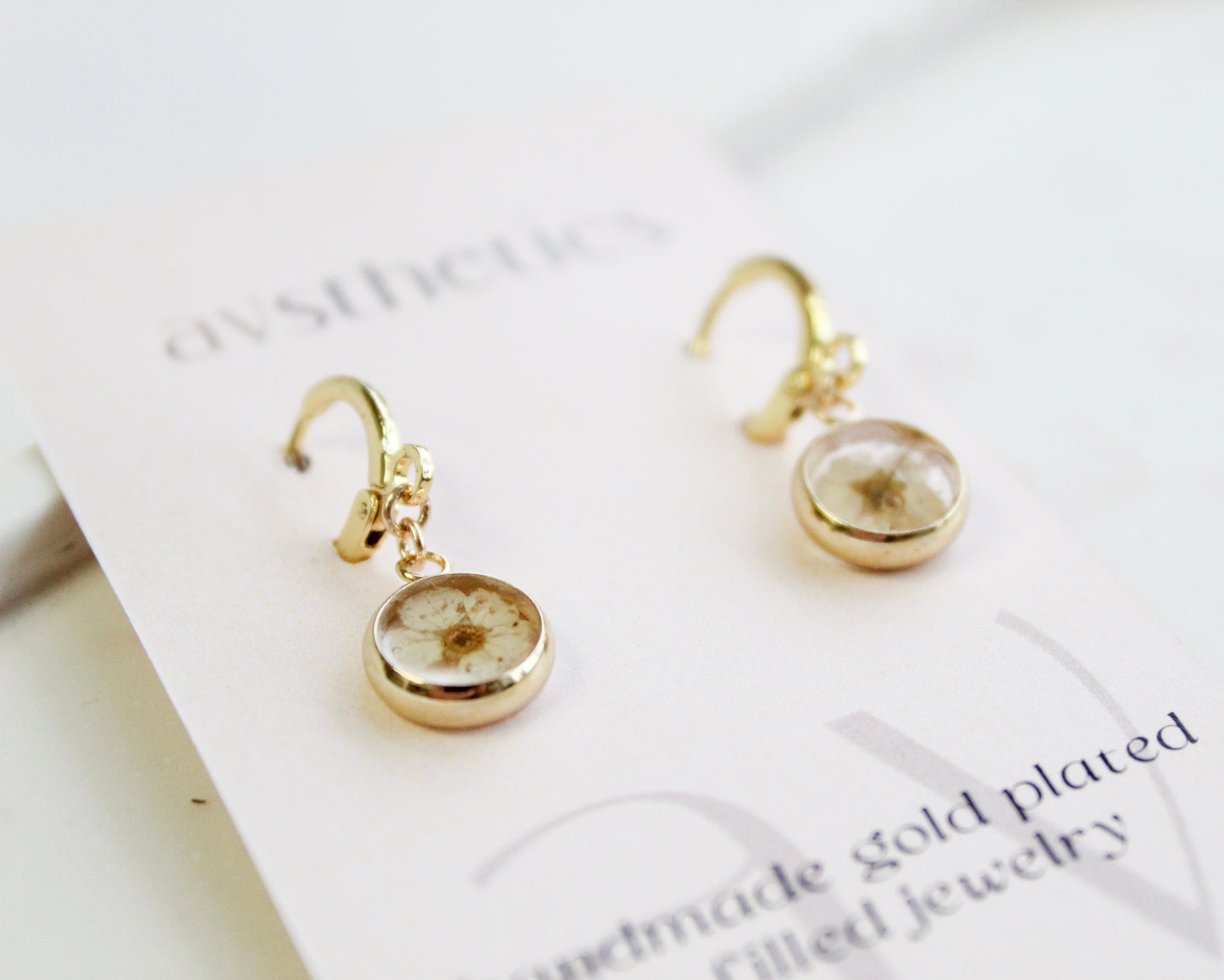 Dried Spirea Blossom Huggies - Round