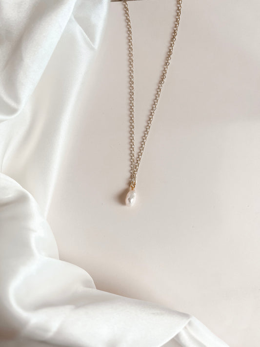 Mia | Dainty Cultivated Freshwater Pearl Pendant Necklace