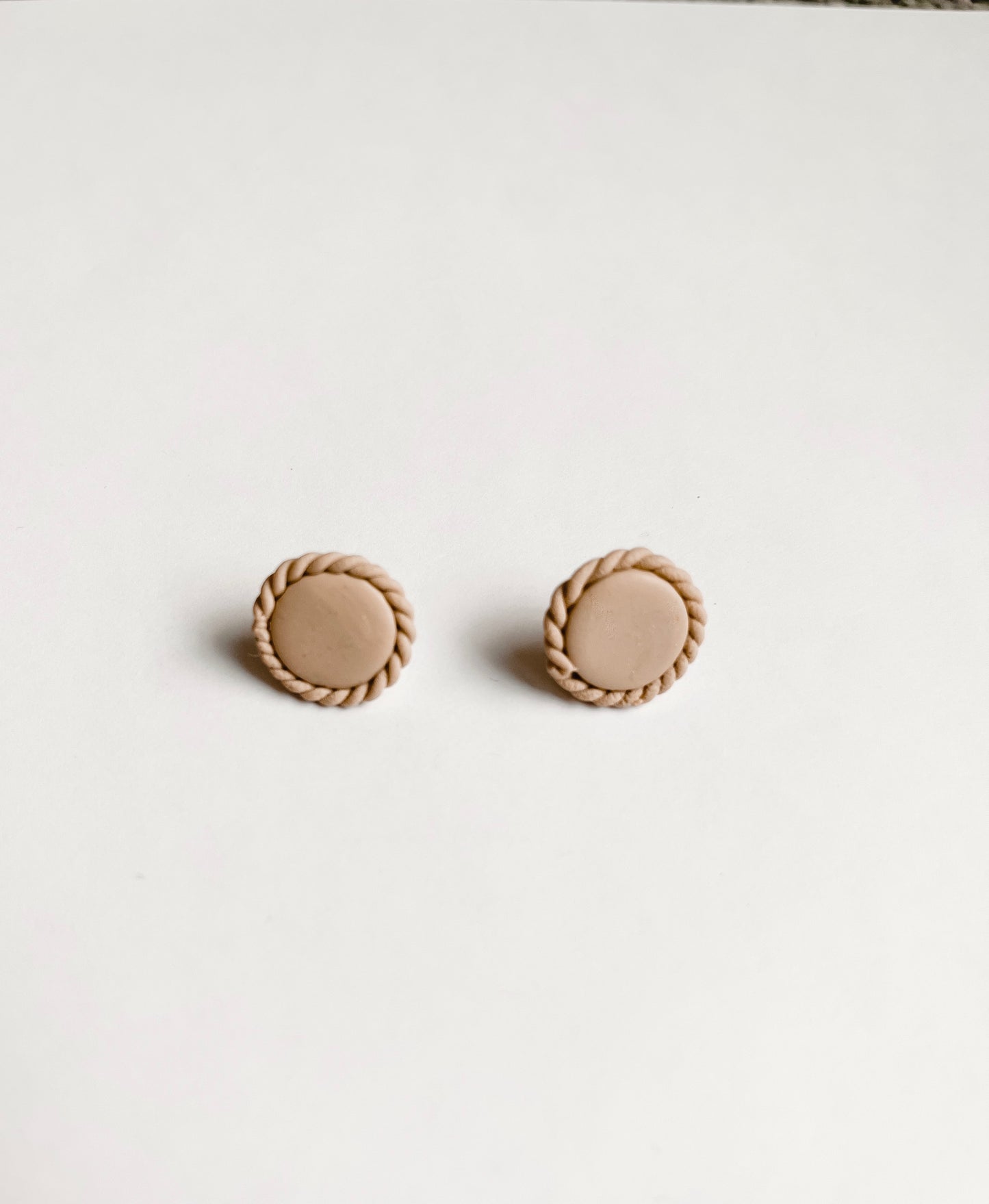 Twisted Border Studs