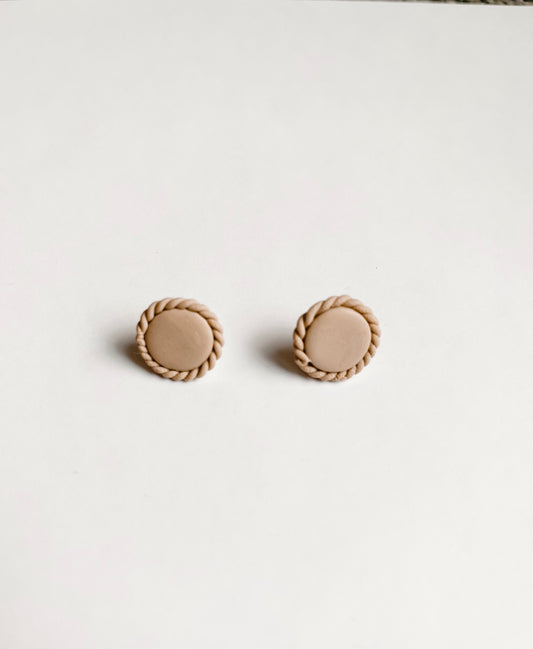 Twisted Border Studs