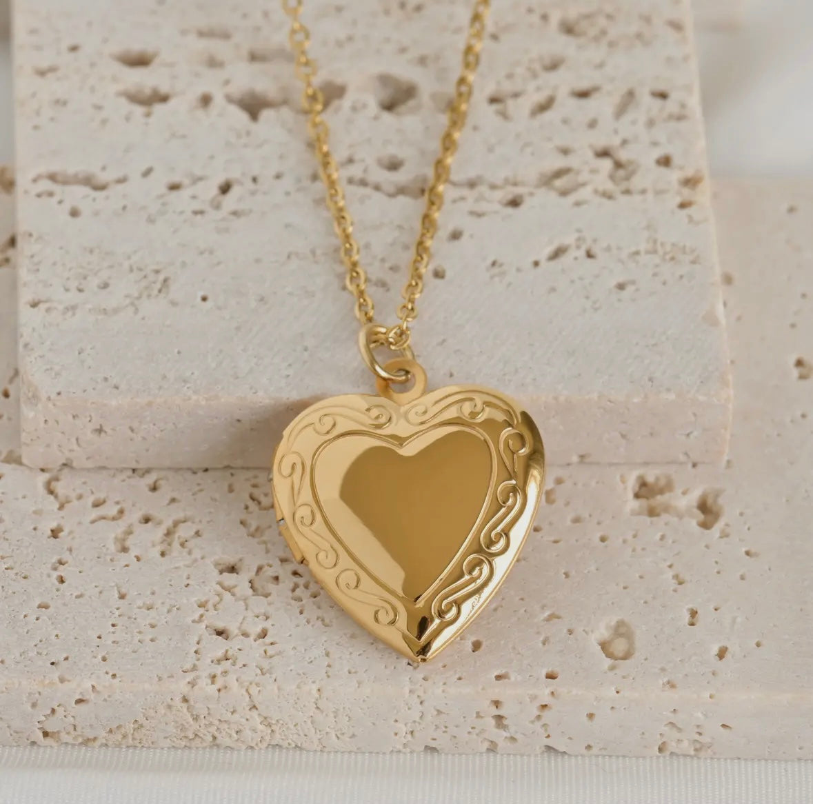 *PRE-ORDER* Vintage-Style Heart Locket Necklace