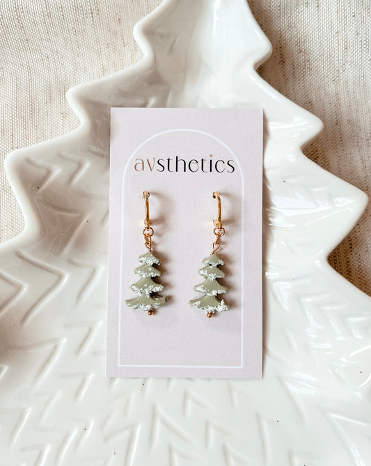 Snow-dusted Pine Huggies