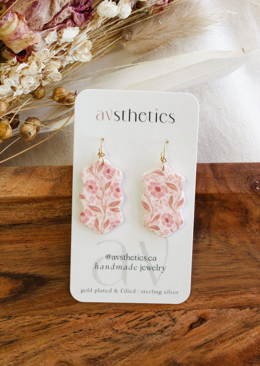 “Sadie” dangles