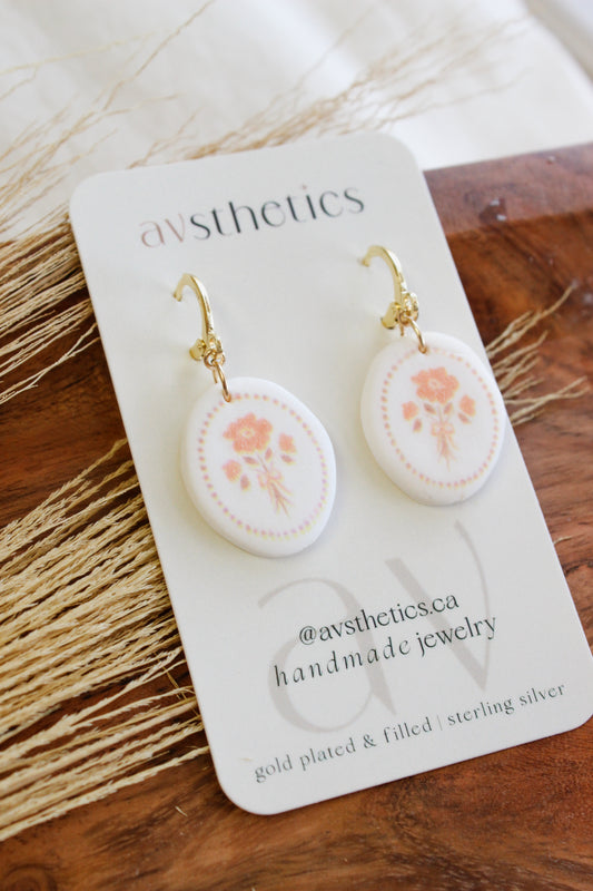 “Elora” Oval Huggies