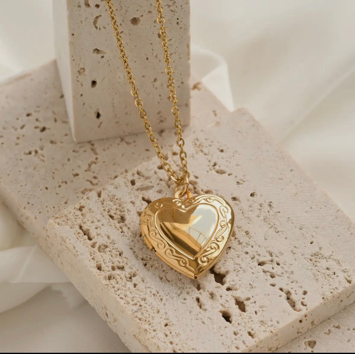 *PRE-ORDER* Vintage-Style Heart Locket Necklace