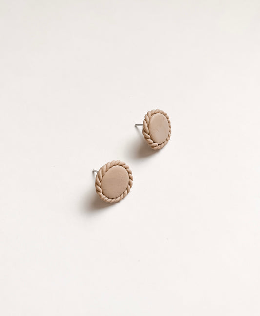 Twisted Border Studs
